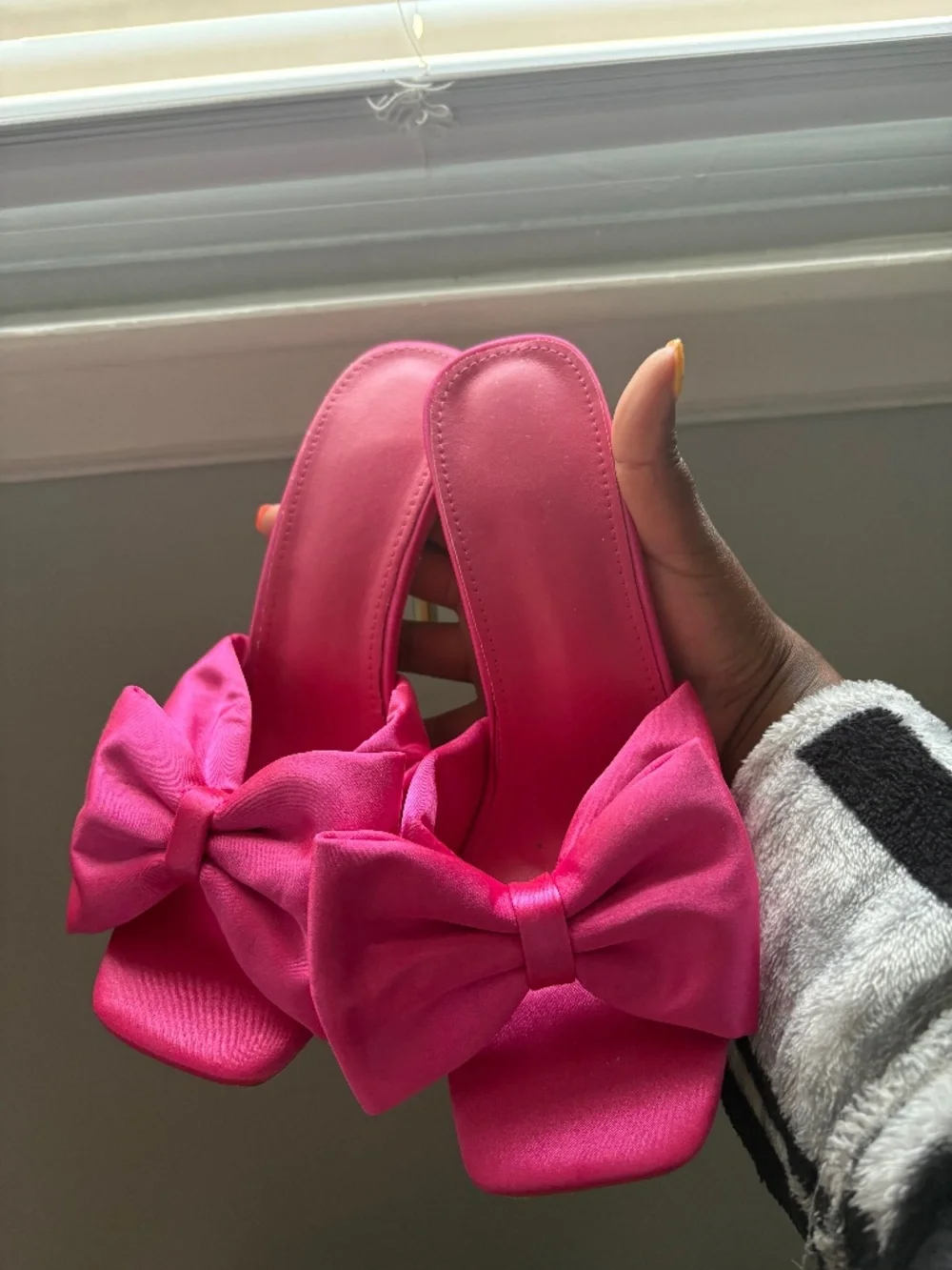 Pink bow heels